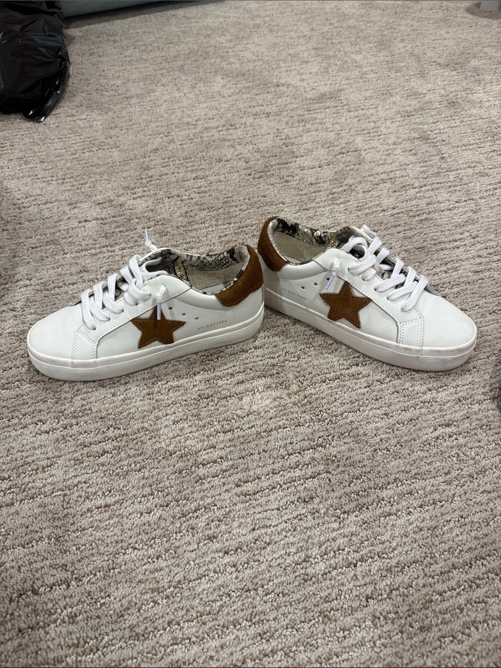 Vintage Havana White Sneakers with Brown Star Accent